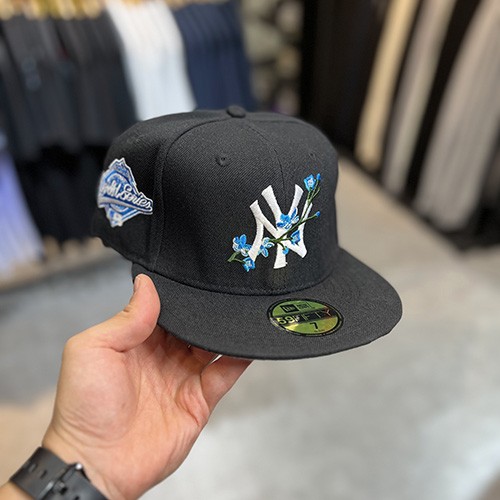 کلاه کپ فیت بک نیو ارا (NEW ERA NY) مشکی جزییات آبی سایز (1/4)7 (57.7 CM)